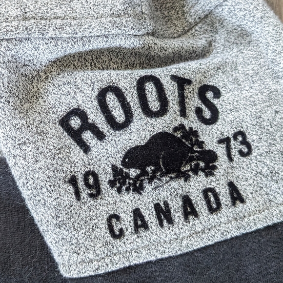 Roots- Grey and Black Sweater - XS - Picture 3 of 6